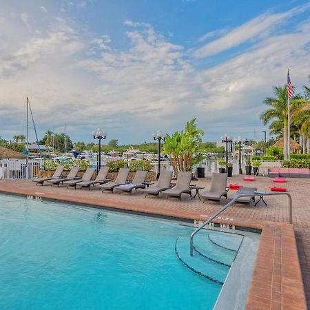 All-New Waterfront With Balcony,Pool,Tiki Bar,Gym Sarasota Exterior photo