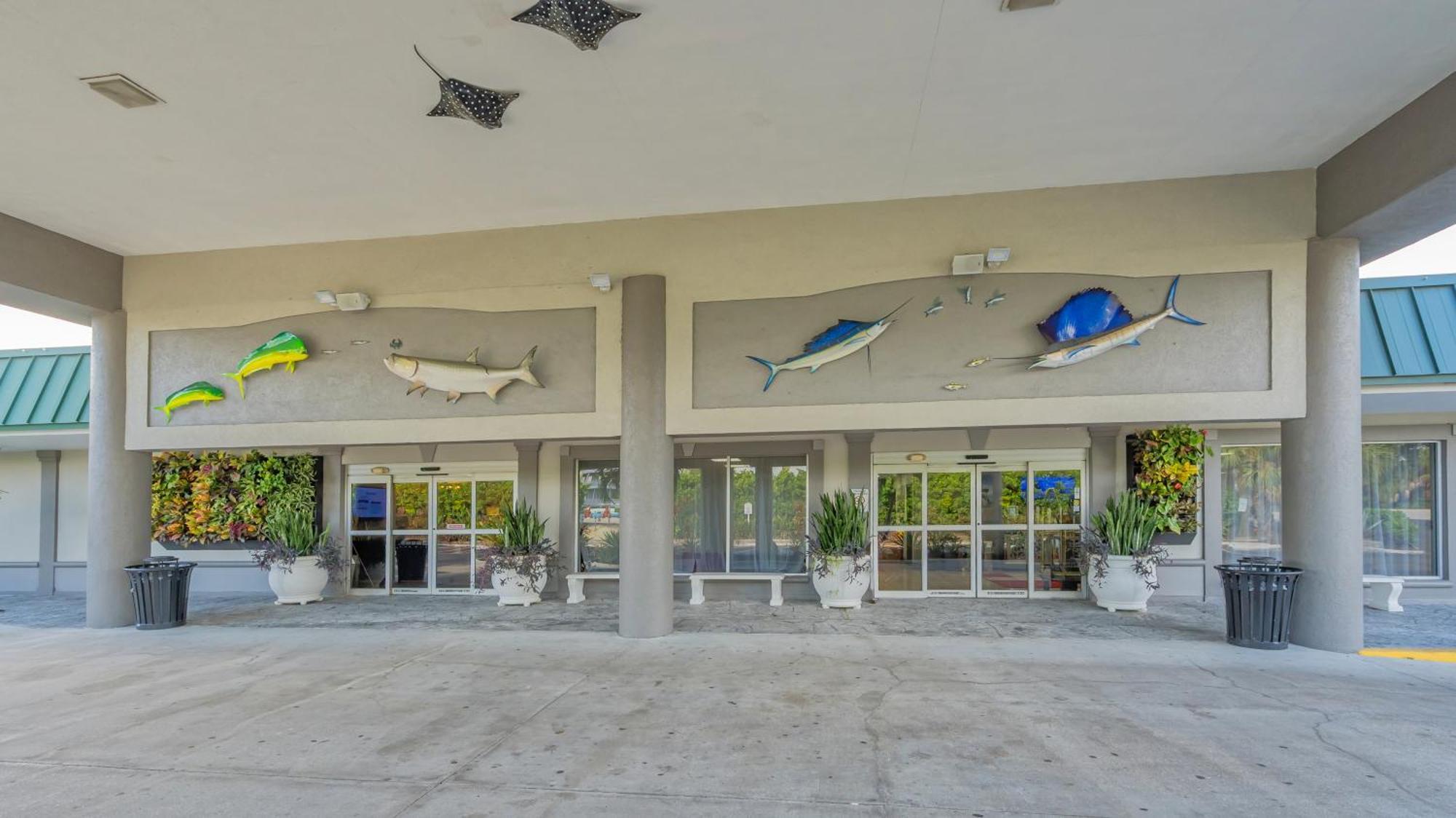 All-New Waterfront With Balcony,Pool,Tiki Bar,Gym Sarasota Exterior photo