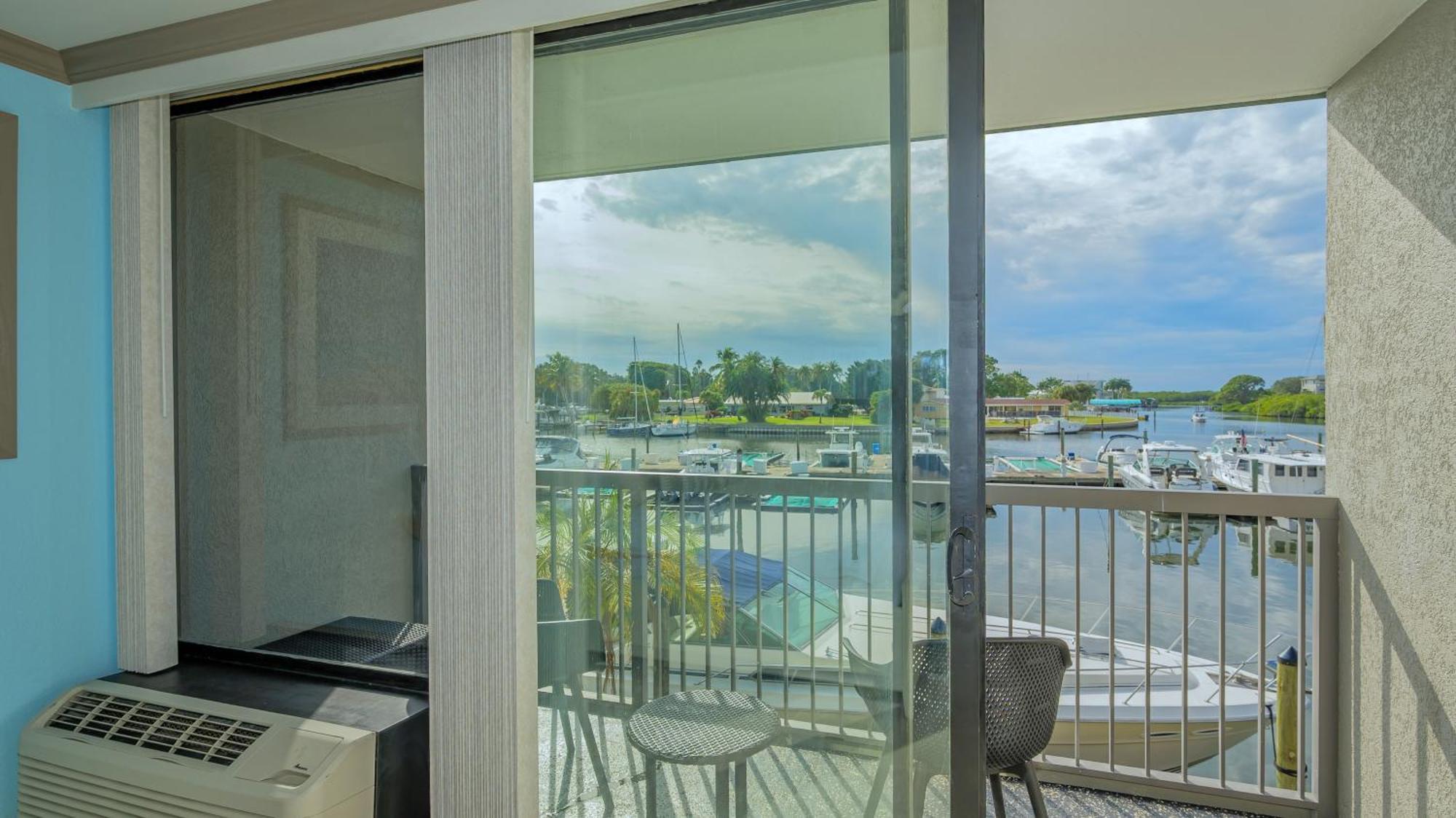 All-New Waterfront With Balcony,Pool,Tiki Bar,Gym Sarasota Exterior photo