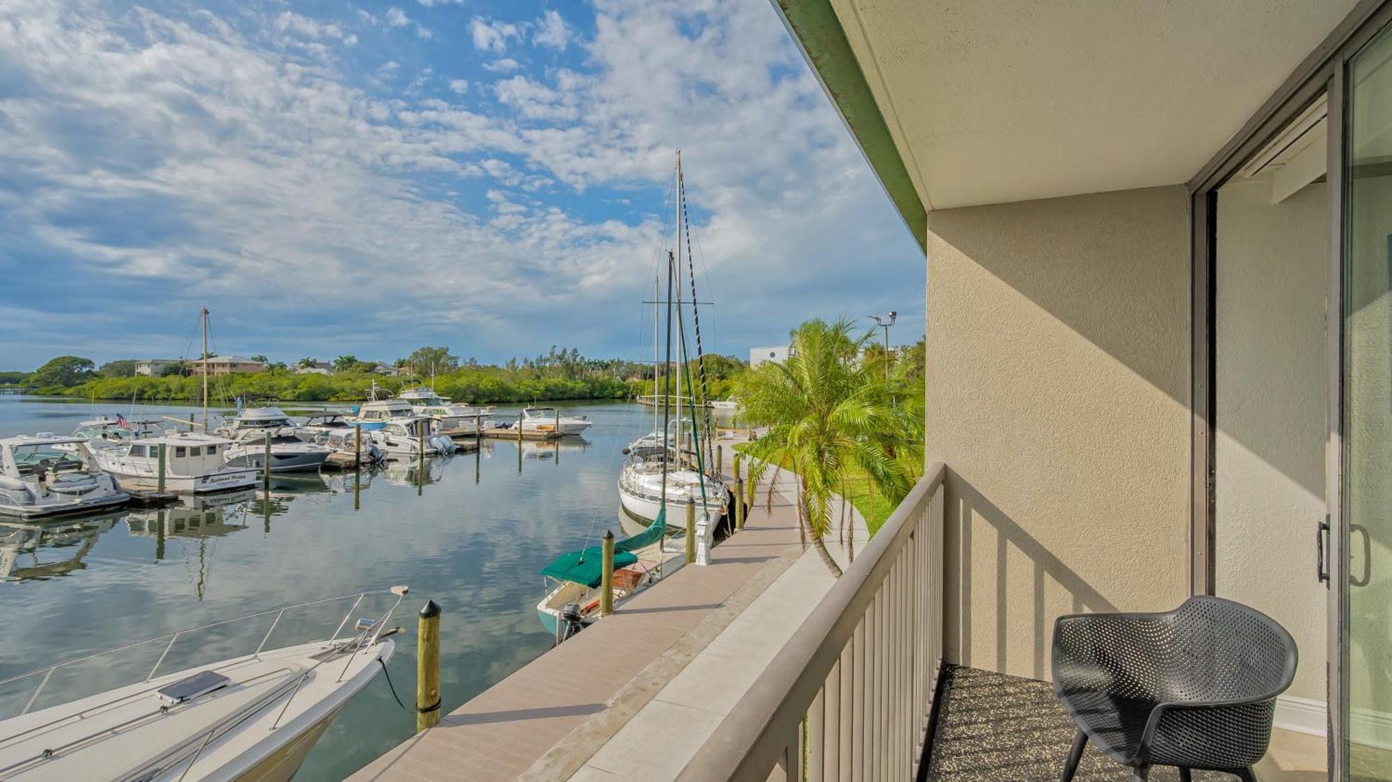 All-New Waterfront With Balcony,Pool,Tiki Bar,Gym Sarasota Exterior photo