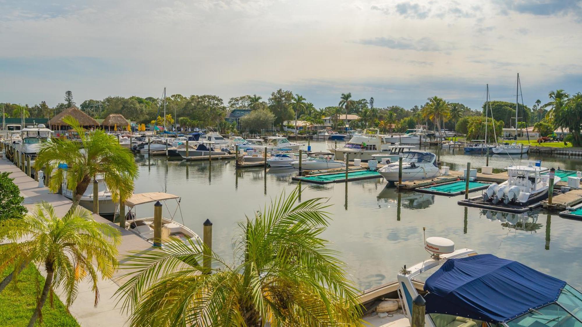All-New Waterfront With Balcony,Pool,Tiki Bar,Gym Sarasota Exterior photo